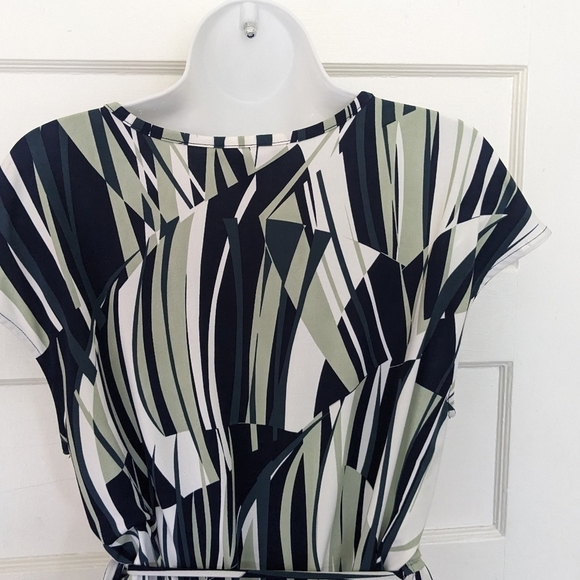 BANANA REPUBLIC GREEN WHITE & BLACK ABSTRACT SAFARI STYLE WRAP DRESS SIZ… - Picture 2 of 13
